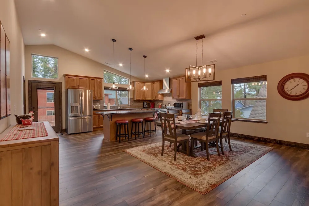 Silver Pines - Ski or Summer 30+ day Home