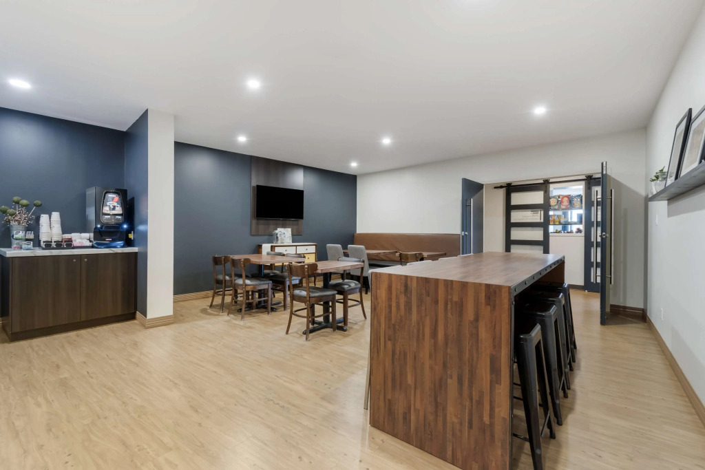 Villa Inn & Suites - SureStay Collection by Best Western