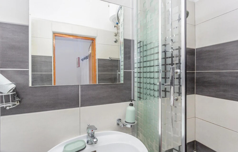 Beautiful Apartment in Cres With Wifi and 1 Bedrooms