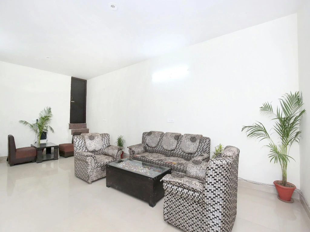 OYO 11369 Hotel Noor Plaza