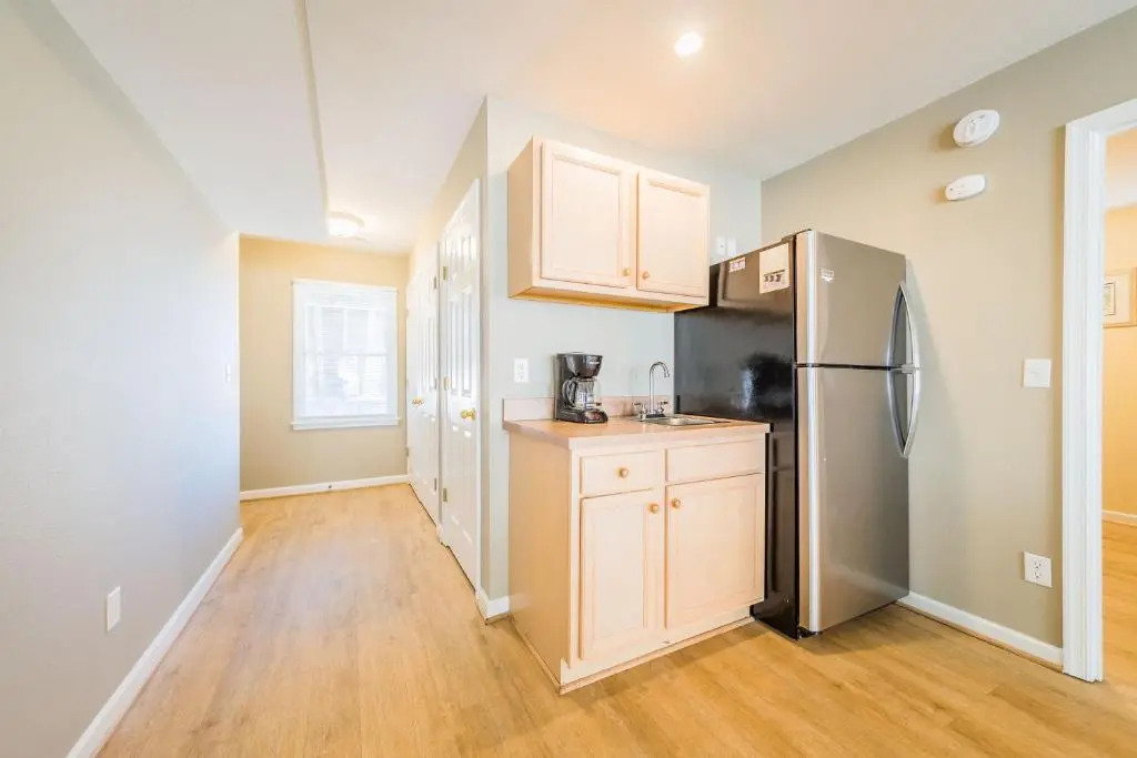 King BEEch - Southern Shores, 300 Yds to Beach, Ocean View, Pool, Hot Hub, Fenced Yard