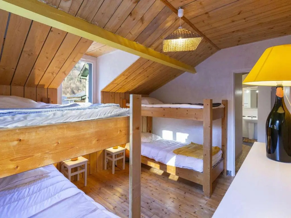 Maison au centre du village, cour privative, au calme, Wi-Fi, cheminée, idéale pour familles. - FR-1-401-234