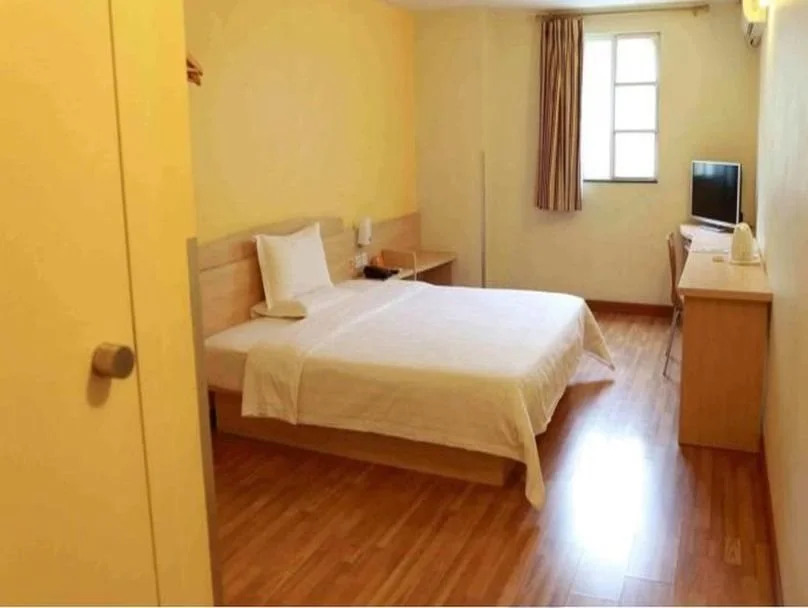 7 Days Inn Chengdu Wenjiang Passenger Transportation Center Guanghua Avenue Subway Station Branch