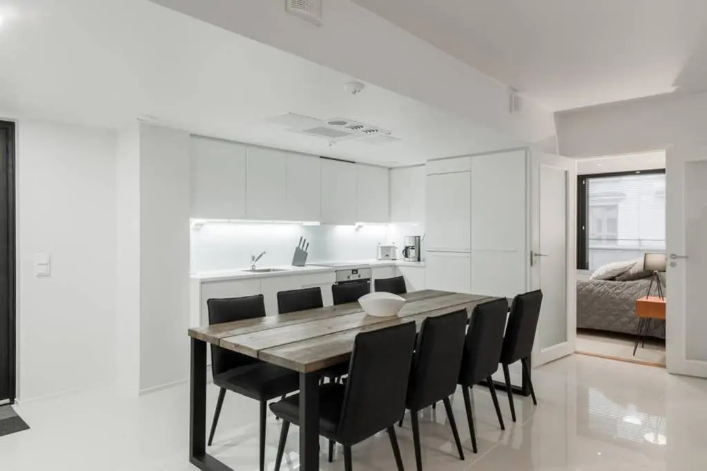 Sleek and Spacious 3 BR Apartment in City Centre