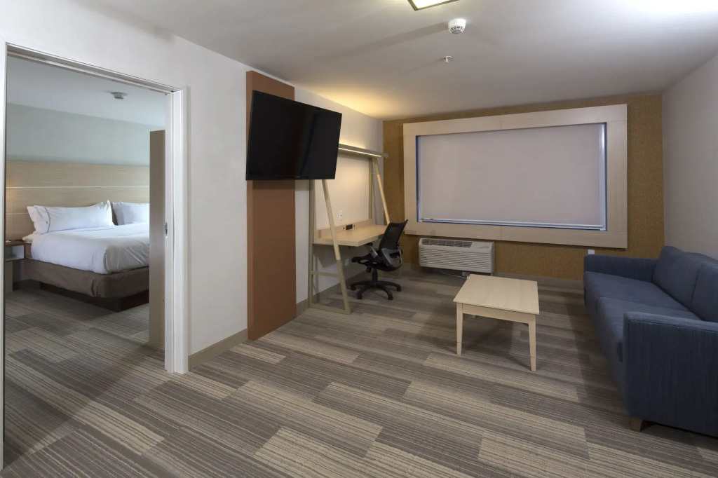 Holiday Inn Express & Suites - Gaylord by IHG