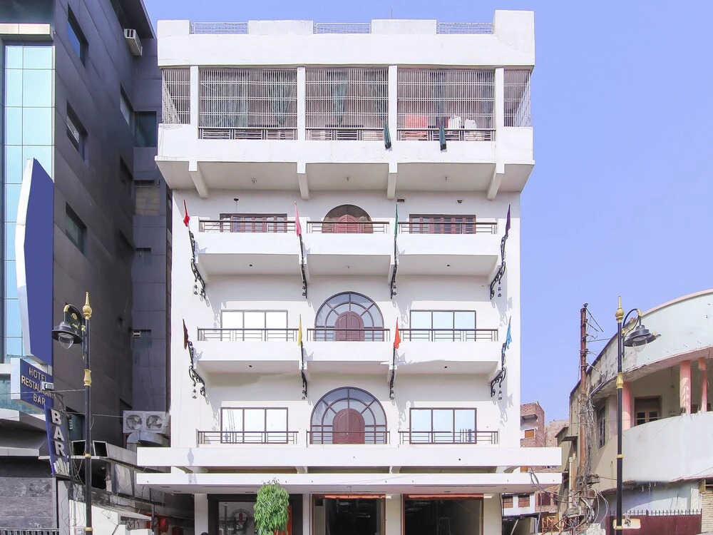 Hotel R B International