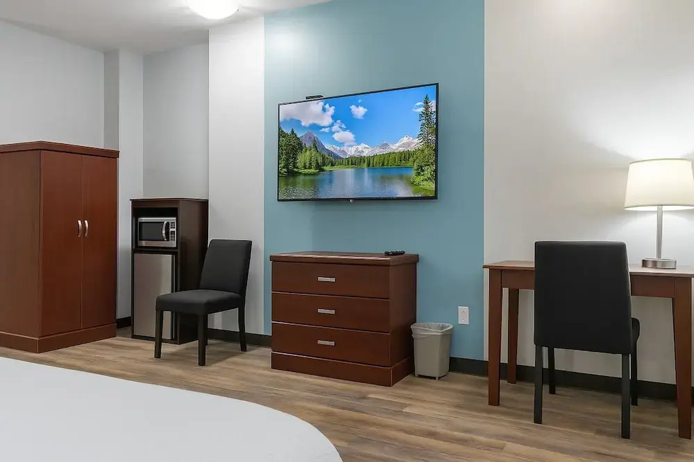 Signature Stay Inn & Suites - Downtown Hamilton