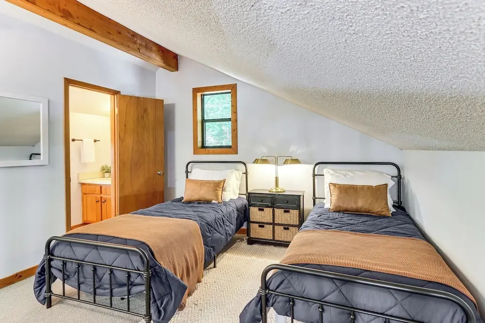 Cartecay River Retreat w/ Yard & Screened Porch!