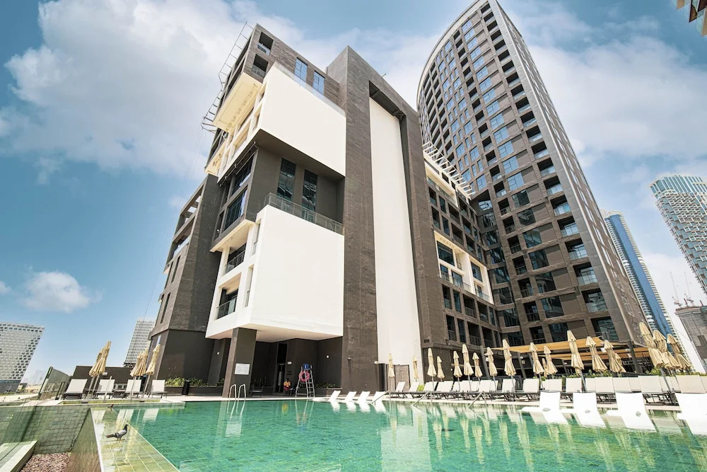Waves - Urban Retreat Waterfront Elegance at 15 Northside