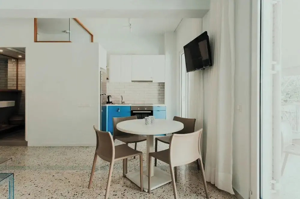 MGM Residencies - Miaouli
