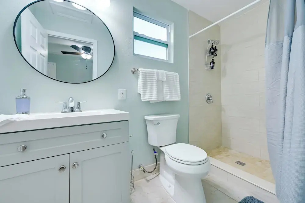 Modern Tampa Apartment ~ 3 Mi to Busch Gardens!