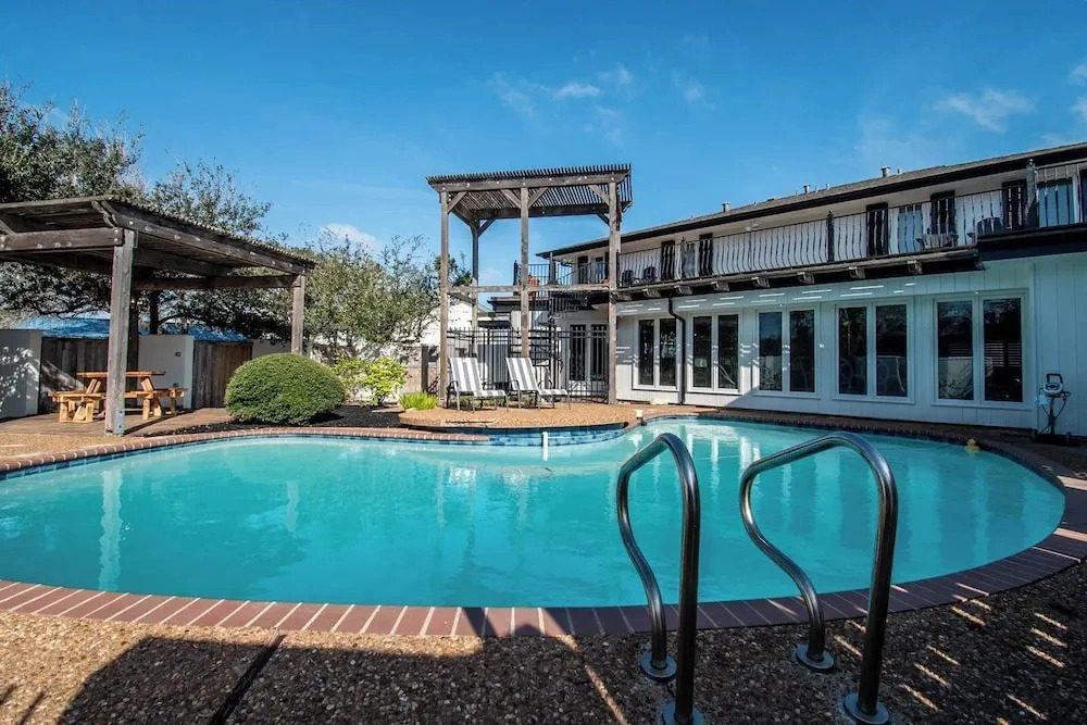 Ocean Drive Grand Estate Sleeps 54 Pool