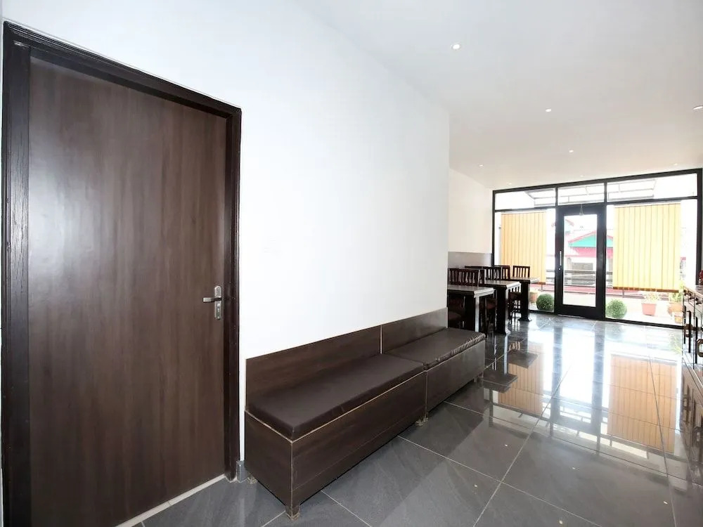 OYO 13307 Home Luxury Stay Shoghi
