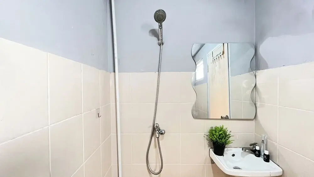 Basic Studio Room Apartment At Green Palm Residence