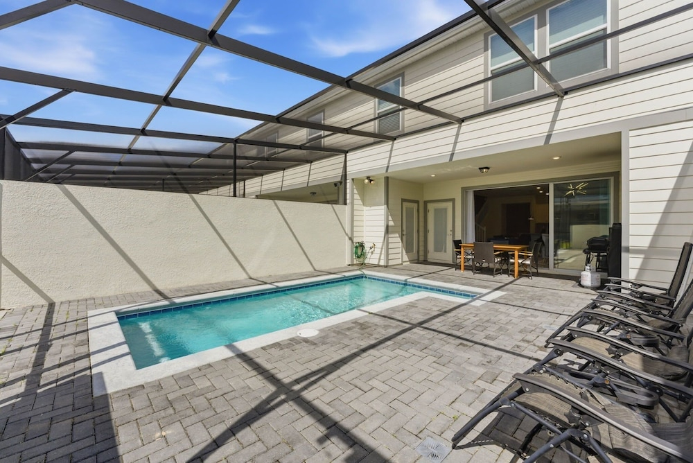 5BR Home w/ Private Pool at Windsor Island
