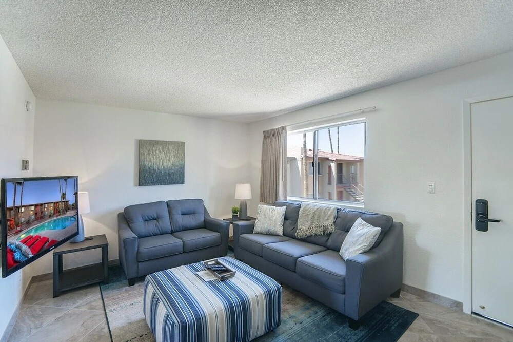 225 Fully Furnished with WiFi by RedAwning