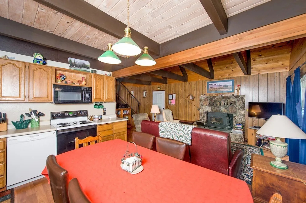 3BR Loft Chalet 3 Blocks to Heavenly by RedAwning