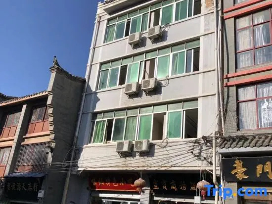 Zhaotong Huangbao Business Hotel