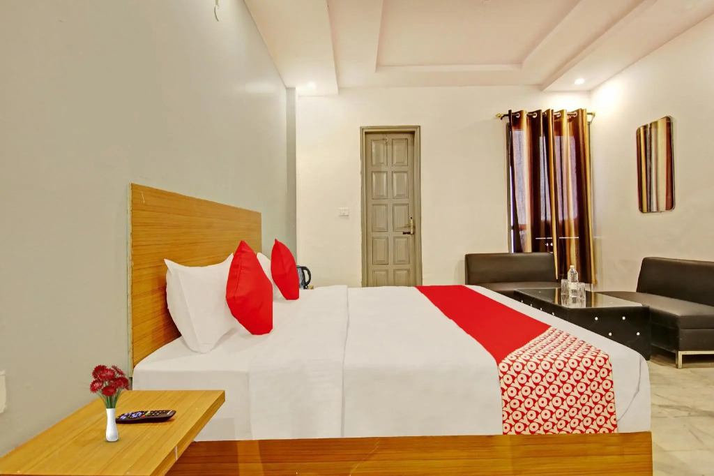OYO Flagship 80712 Hotel Vaibhav Brand