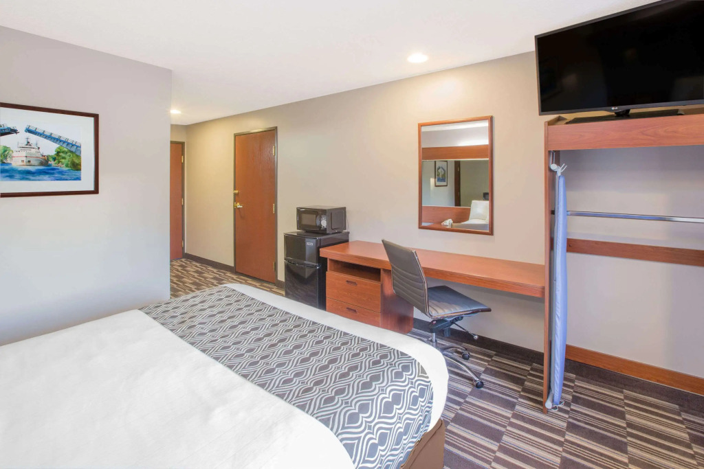 Microtel Inn and Suites Manistee