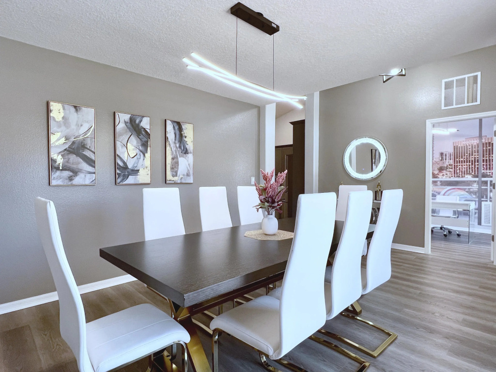 Beautifuly 5bd Pool Gm Hm, Legacy Park-409cr 5 Bedroom Home by RedAwning
