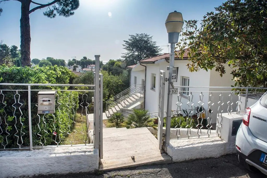 N235 - Numana, ampio appartamento con terrazzo vista mare