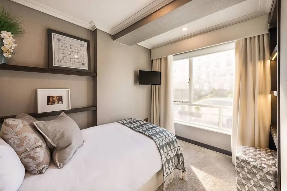3 Bedroom Apartment With Garden in Knightsbridge