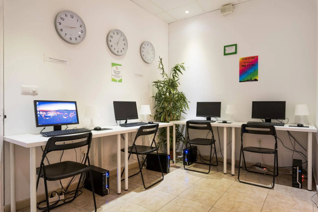 Feel Hostels City Center