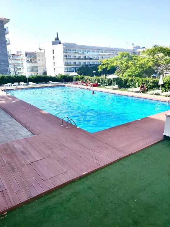 SUPERBE APPARTEMENT AVEC PISCINE, PLAGE A 300m! PORT AVENTURA A 5 mn!