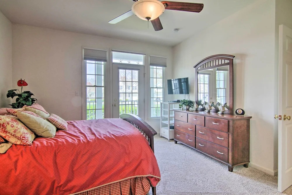 4 Mi to Bethany Beach: Sunny Escape w/ Porches!