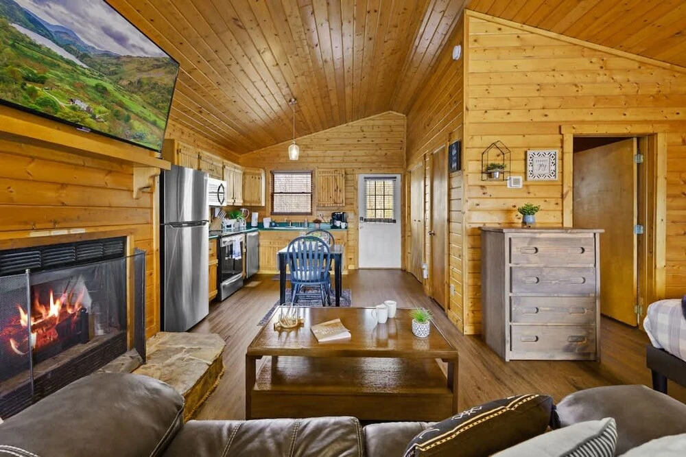 Great View Location Studio Log Cabin Hot Tub