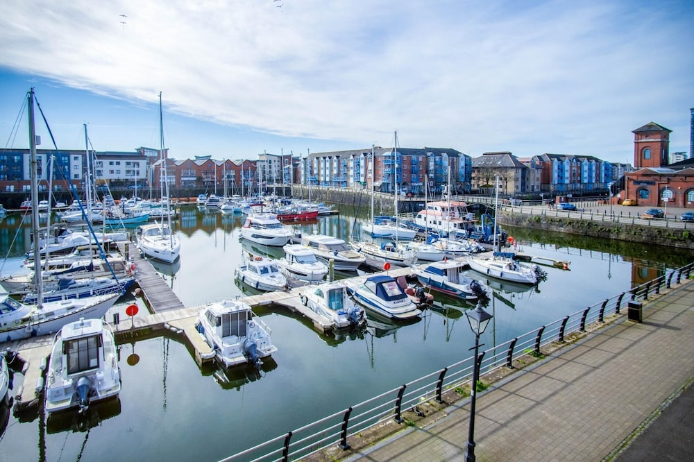 The Crows Nest - 1 Bed Apartment - Swansea Marina