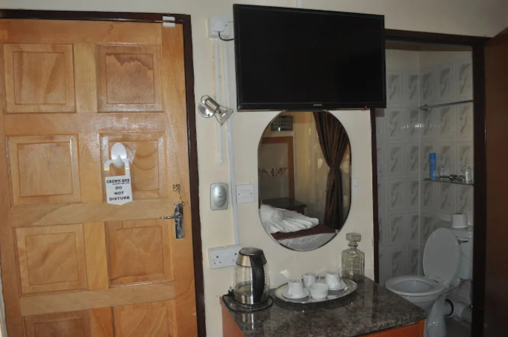 Crown Guest Lodge