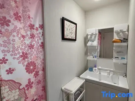SAKURA(Direct access to Kansai Airport, 2 minutes from "Sakuranomiya" Station )