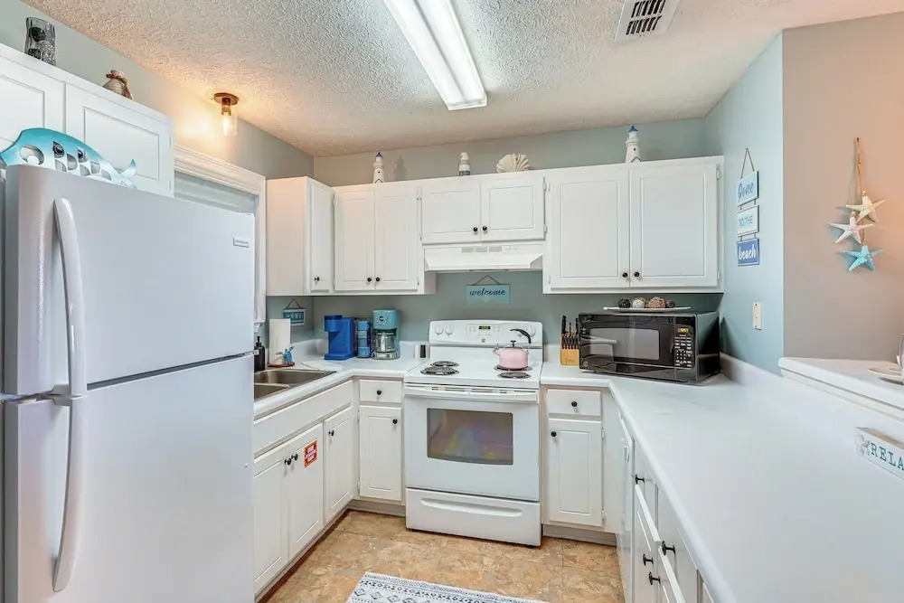 Walk to Beach: Condo w/ Balcony in Pcb!