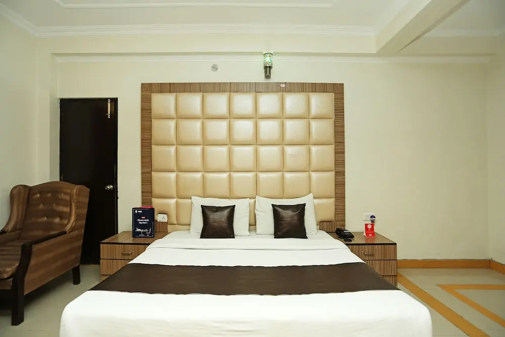OYO 8785 Hotel Queen's Pearl