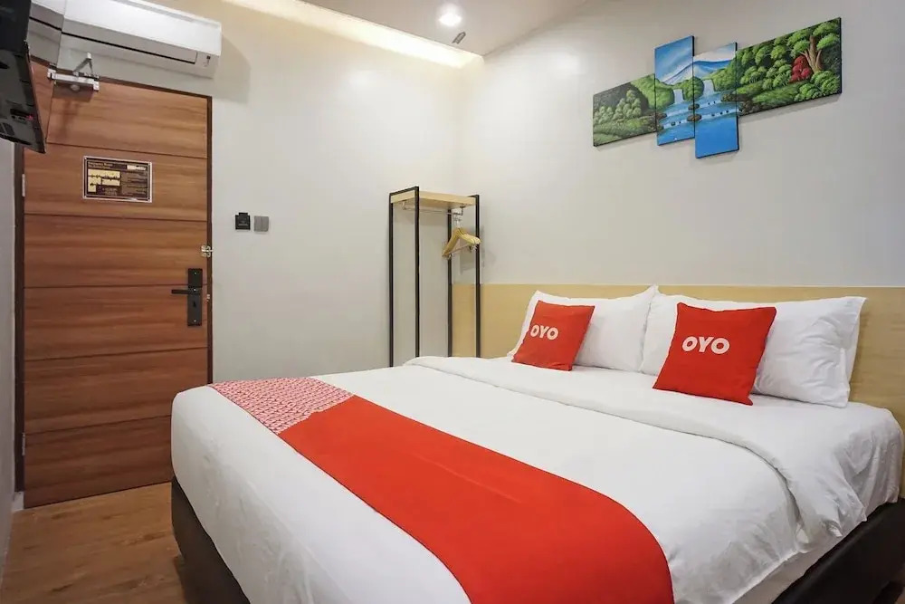 OYO 92956 Travelbiz Hotel