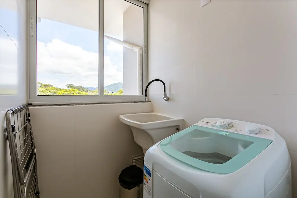 Prédio com apartamentos completos, com piscina e a passos da praia - Agua Marinha