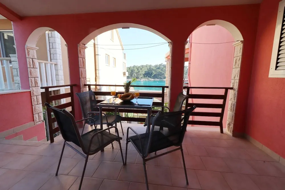 Apartments Prižba Bay