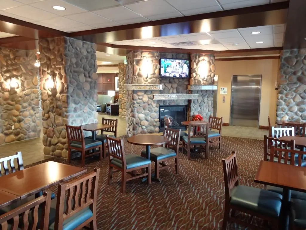 Glacier Peaks Hotel