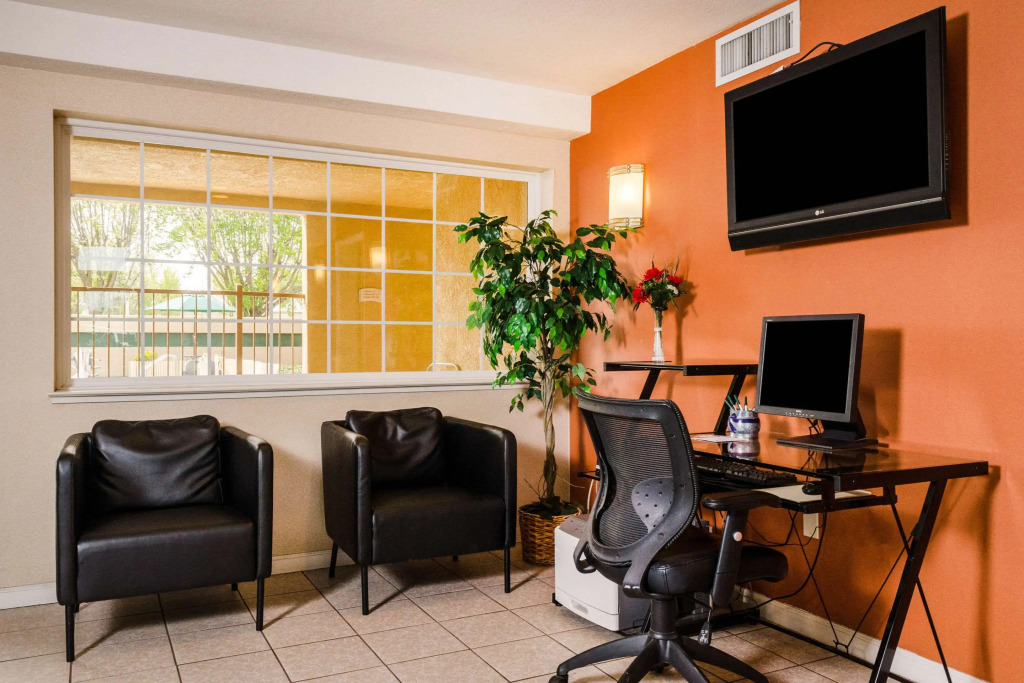 Quality Inn & Suites Lathrop