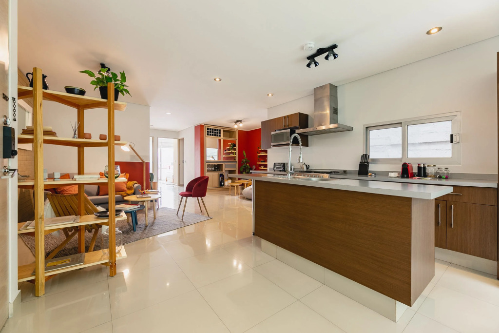 Artsy, Hi-Tech Condo in the Heart of Roma
