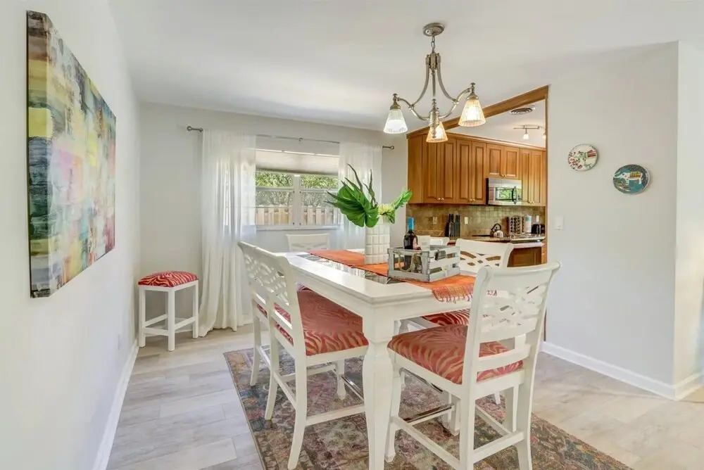 Woodridge - Private & Sanitized, Perfect for Social Distancing & Working From Home. Private Pool, Pet Friendly. Discounted During Pandemic. Super-host Support