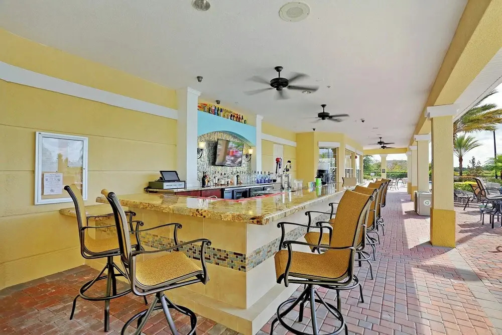 Vista Cay Deluxe Condo, Near the Parks! - 3002