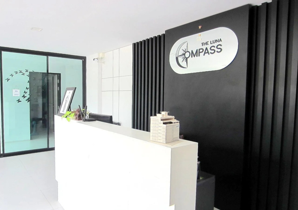 The Luna Compass