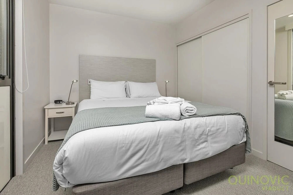 QV Refined Lighter Quay Apt - 767