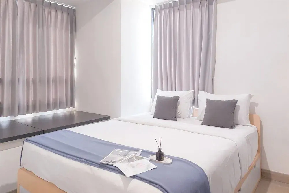 Homey And Good Place 2Br At Collins Boulevard Apartment