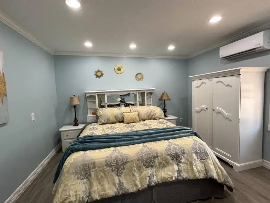 New decorated Guest Suite unit C close to Katy Mills