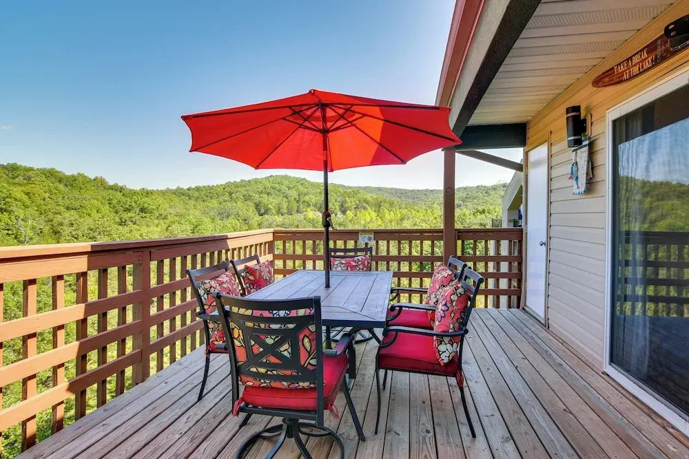 Near Silver Dollar City! Condo w/ Hot Tub & Lake