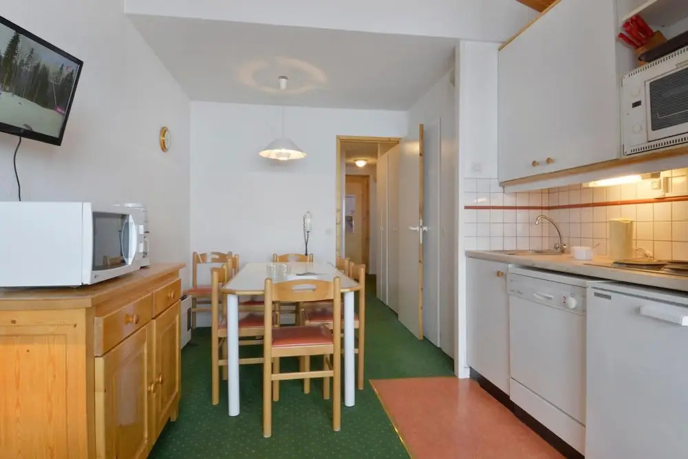 Belle Plagne Apartment on Slopes With 2 Rooms for 6 People of 35 mÂ² Th523
